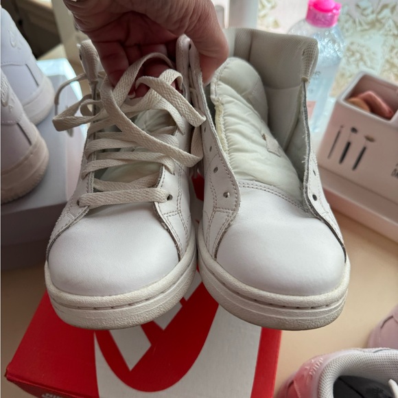 Gentle used Nike high top - Picture 2 of 4